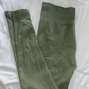 forever 21 seamless leggings (size M)